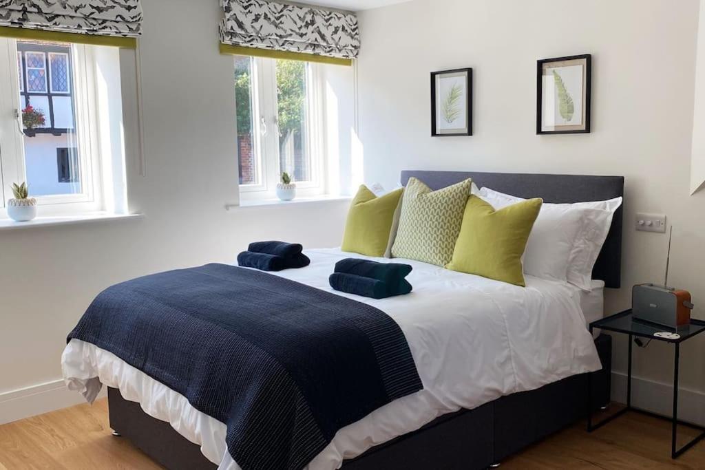 New Studio Apartment - Minutes Walk To Cathedral Salisbury Exterior photo